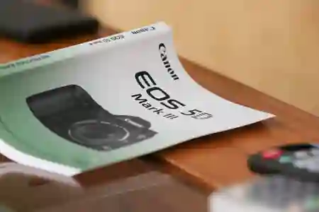 Photo - Reading Canon EOS 5D Mark III Manual