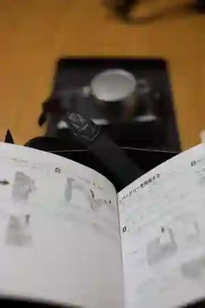 Photo - Reading the manual while charging - 5D3