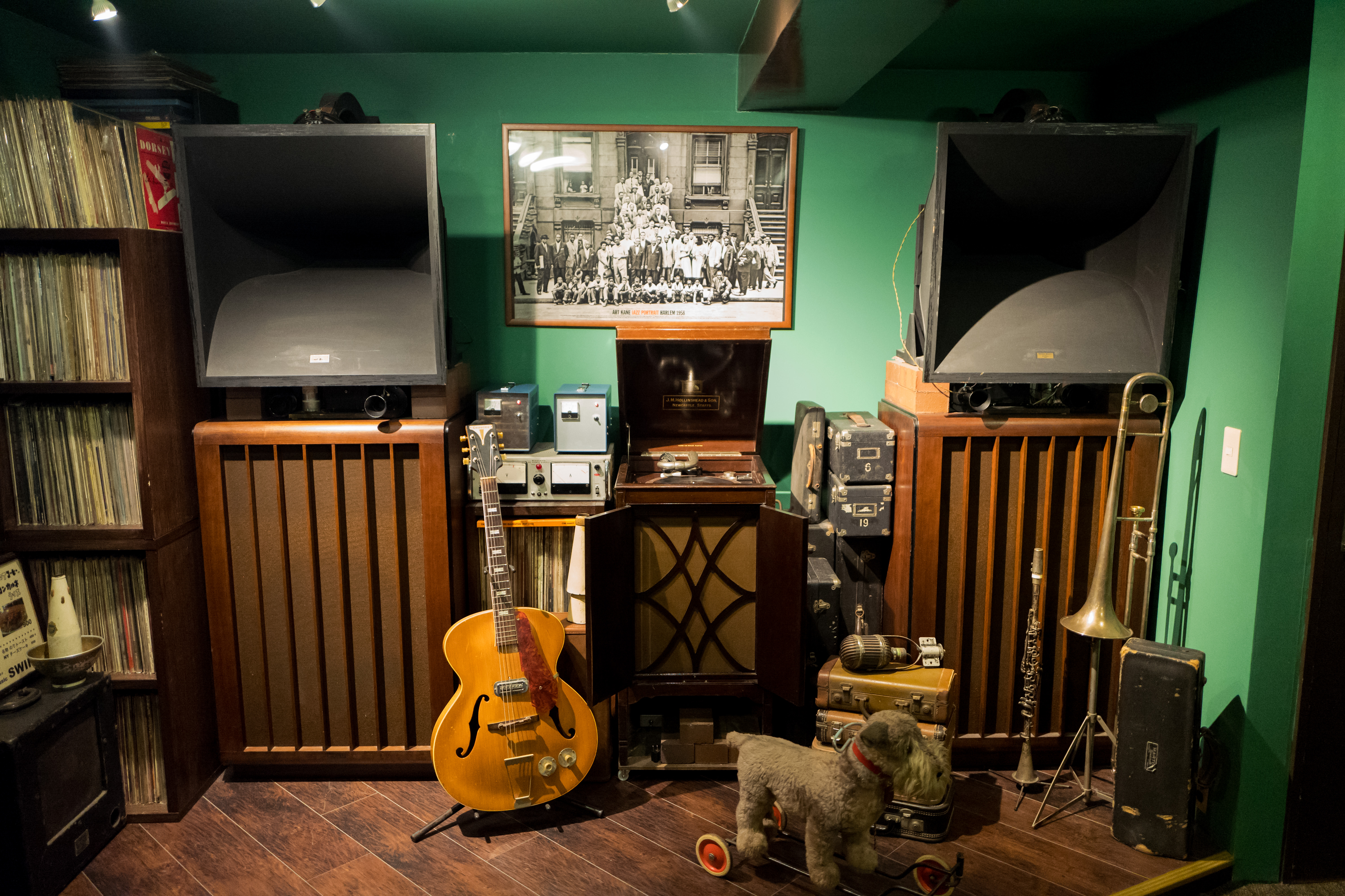 渋谷 SWING - Shibuya Jazz, Coffee, & Mood Music section image