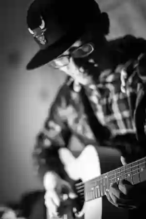 Photo - Guitarist B&W