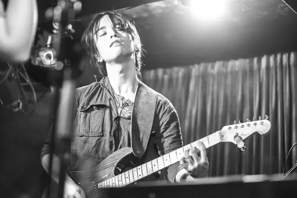 Solo Guitarist